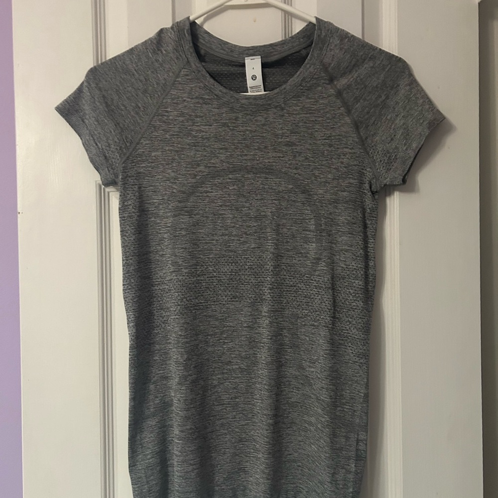 lululemon athletica Heathered Grey Short Sleeve Athletic Tee